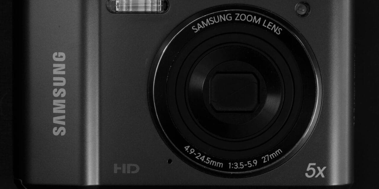 Workflow Trick: Zoom Samsung Galaxy Camera with Volume Keys (No Thumb Stretch)